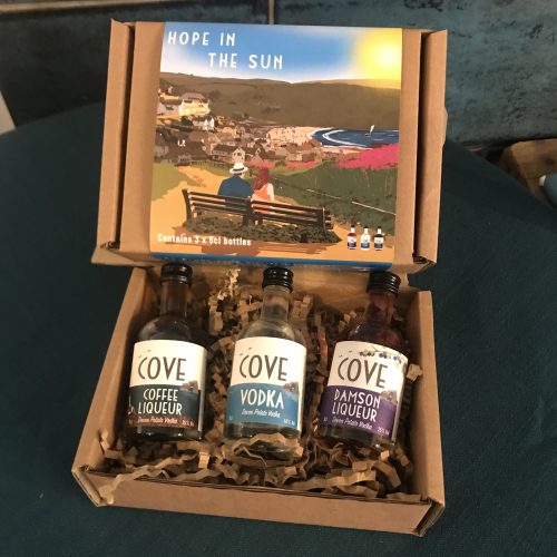 Hope Cove in the Sun 3 x 5cl miniatures gift box
